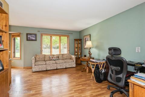 577 Yellowstone Dr, Elgin, IL 60123 photo 6