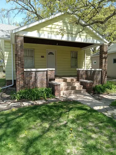 218 7th St, Streator, IL 61364
