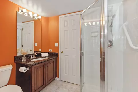 6881 Hampton Cir, Gurnee, IL 60031 photo 11