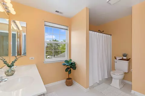 6881 Hampton Cir, Gurnee, IL 60031 photo 13
