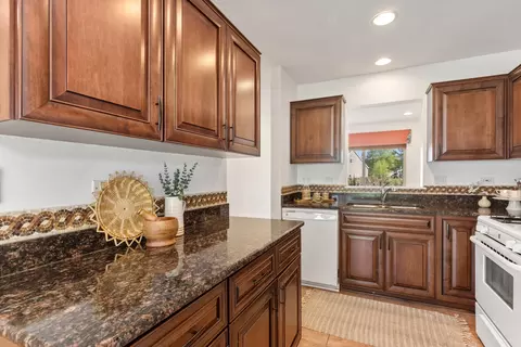 6881 Hampton Cir, Gurnee, IL 60031 photo 5