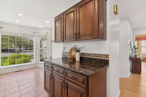 6881 Hampton Cir, Gurnee, IL 60031 photo 7