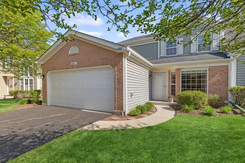 6881 Hampton Cir, Gurnee, IL 60031 photo 1