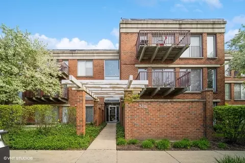381 Kelburn Rd #116, Deerfield, IL 60015