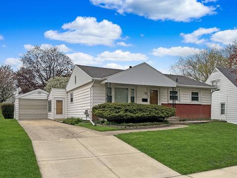 954 Monroe Dr, Freeport, IL 61032