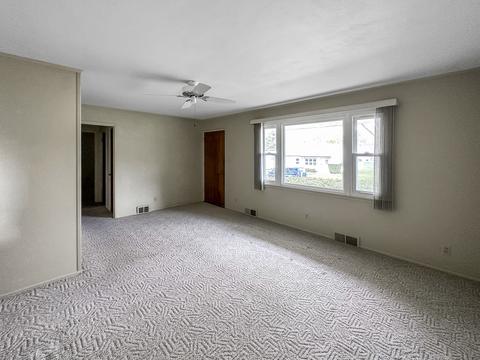 954 Monroe Dr, Freeport, IL 61032 photo 3