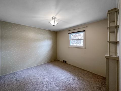 954 Monroe Dr, Freeport, IL 61032 photo 10