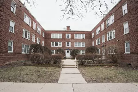 2211 W Morse Ave #3, Chicago, IL 60645