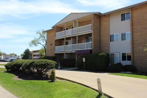 910 Beau Dr #304, Des Plaines, IL 60016 photo 1