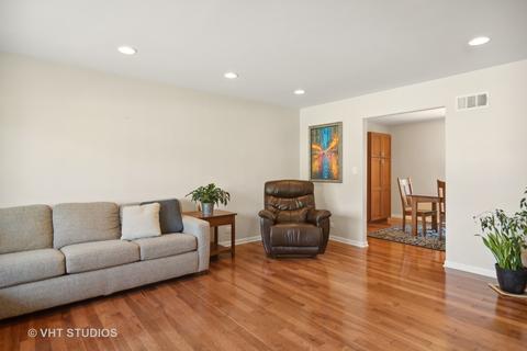 833 Garden Ln, Wheeling, IL 60090 photo 4