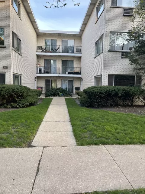 810 Dobson St #2B, Evanston, IL 60202
