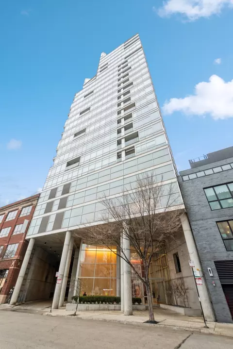 510 W Erie St #P-38, Chicago, IL 60654