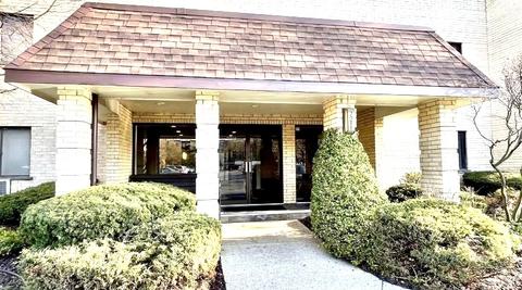 7211 Wolf Rd #212A, Indian Head Park, IL 60525