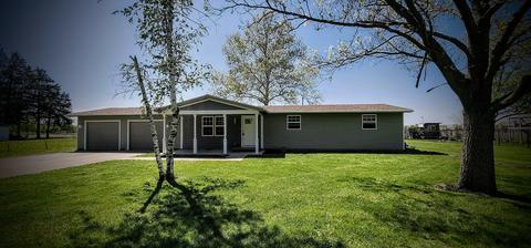 311 N West St, Sadorus, IL 61872