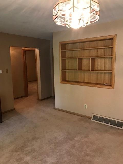 307 W Burton St, Eureka, IL 61530 photo 9