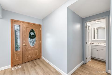 734 Buckingham Ct, Hoffman Estates, IL 60169 photo 4