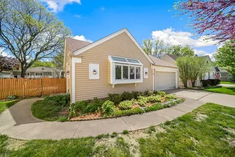 6631 Fernwood Dr, Lisle, IL 60532