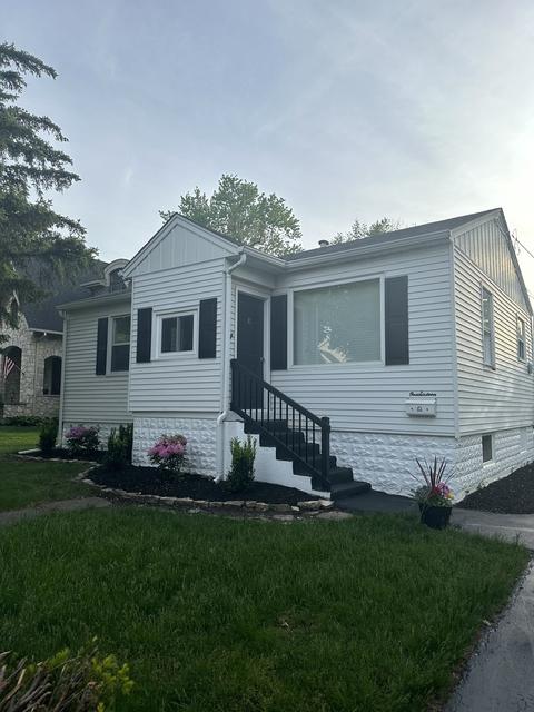 116 S Hudson St, Westmont, IL 60559