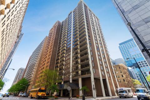 201 E Chestnut St #12F, Chicago, IL 60611