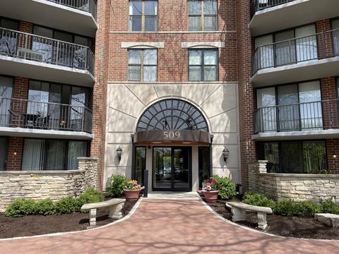 509 Aurora Ave #102, Naperville, IL 60540