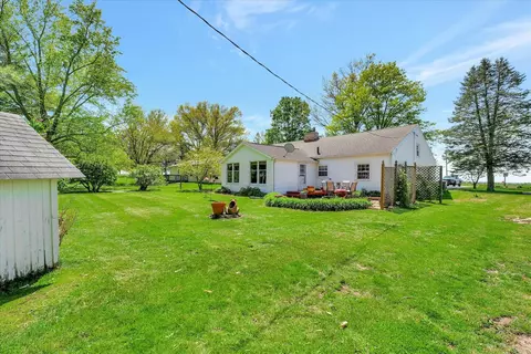 502 S Lincoln St, Philo, IL 61864 photo 3