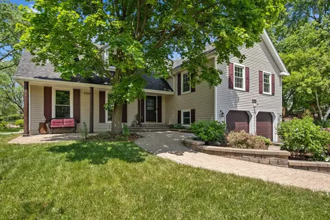 27 W256 Carrel St, Winfield, IL 60190