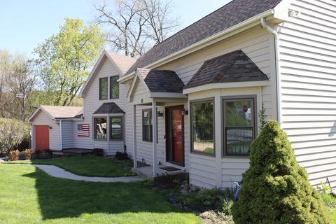 10 La Crosse Ct, Algonquin, IL 60102