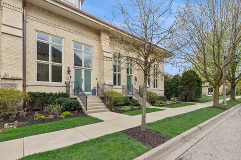 204 Whistler Rd #204, Highland Park, IL 60035