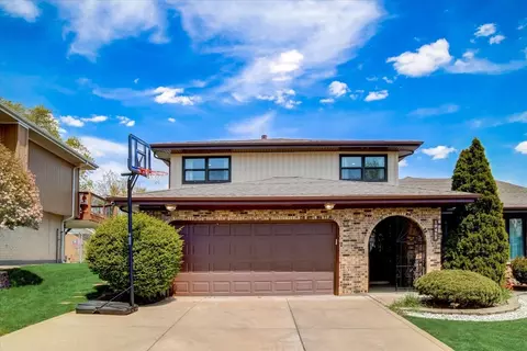 10423 Winter Park Dr, Palos Hills, IL 60465