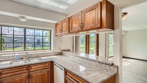 4565 Olmstead Dr, Hoffman Estates, IL 60192 photo 8