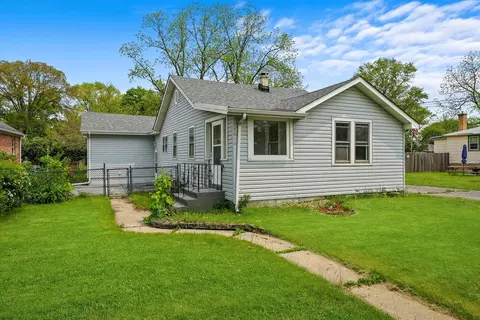 4618 W Lakeshore Dr, Mccullom Lake, IL 60050
