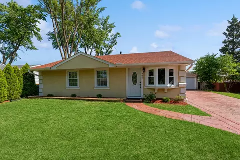 304 E Maxon Ln, Streamwood, IL 60107