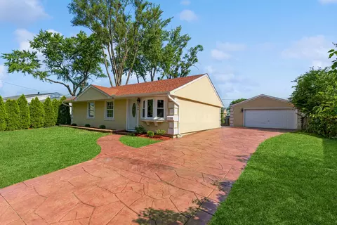 304 E Maxon Ln, Streamwood, IL 60107 photo 2