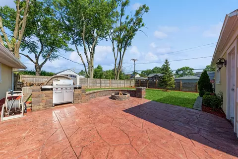 304 E Maxon Ln, Streamwood, IL 60107 photo 12