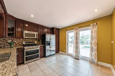304 E Maxon Ln, Streamwood, IL 60107 photo 5