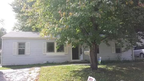 417 Singapore Ln, Carpentersville, IL 60110