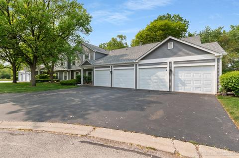 95 Midhurst Ct #201D, Naperville, IL 60565