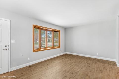 101 Windridge Dr, Mchenry, IL 60050 photo 3