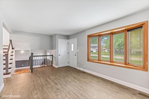 101 Windridge Dr, Mchenry, IL 60050 photo 4