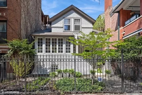 3158 N Hudson Ave, Chicago, IL 60657