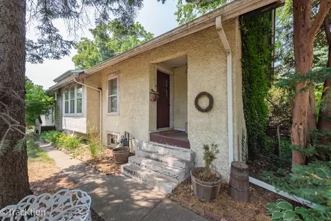 711 N Brainard St, Naperville, IL 60563