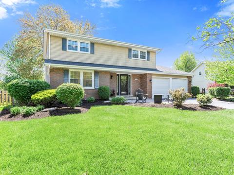 210 Devon Ln, Naperville, IL 60540