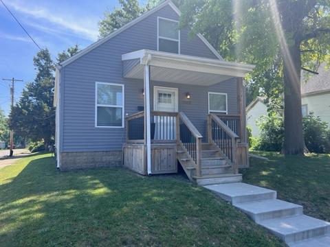 1102 S East St, Bloomington, IL 61701