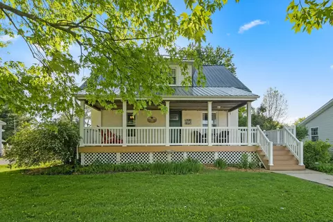 405 S Scott St, Oakwood, IL 61858
