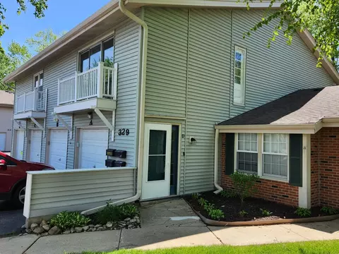 329 Georgetown Ct #D, Bloomingdale, IL 60108