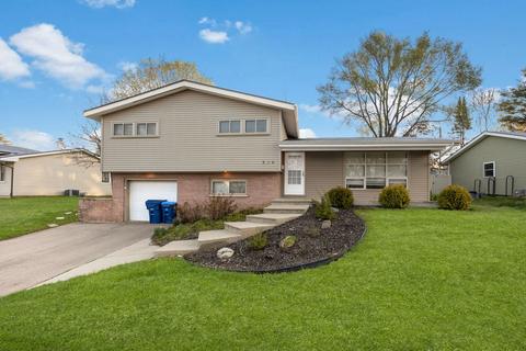 329 W Hillcrest Dr, Dekalb, IL 60115