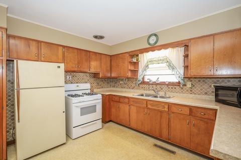 7635 Odell Ave, Bridgeview, IL 60455 photo 9