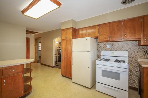 7635 Odell Ave, Bridgeview, IL 60455 photo 8