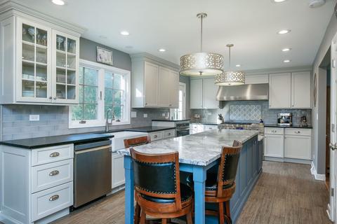 1595 Whitman Ln, Wheaton, IL 60189 photo 3