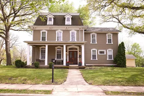 1406 Bluff St, Peru, IL 61354